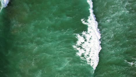 Top-Down-View-Of-Ocean-Water-and-Waves-Along-Bedruthan-Steps-in-Cornwall