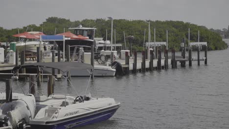 Footage-of-a-boat-dock-on-a-beautiful-sunny-day