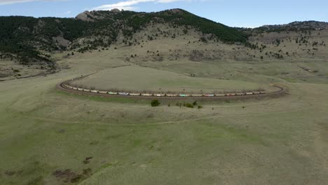 tren pan aéreo en la montaña