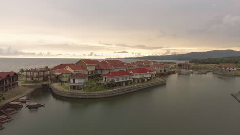 dolly en tomas aereas de casas antiguas en las casas filipinas de acuzar