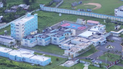 도미니카 공화국 산 크리스토발 에 있는 오래된 건물 과 블록 들 과 함께 나자요 교도소 의 공중 촬영