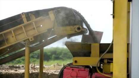 feeder supplies aggregate from the hot bin to the dryer via a conveyor belt