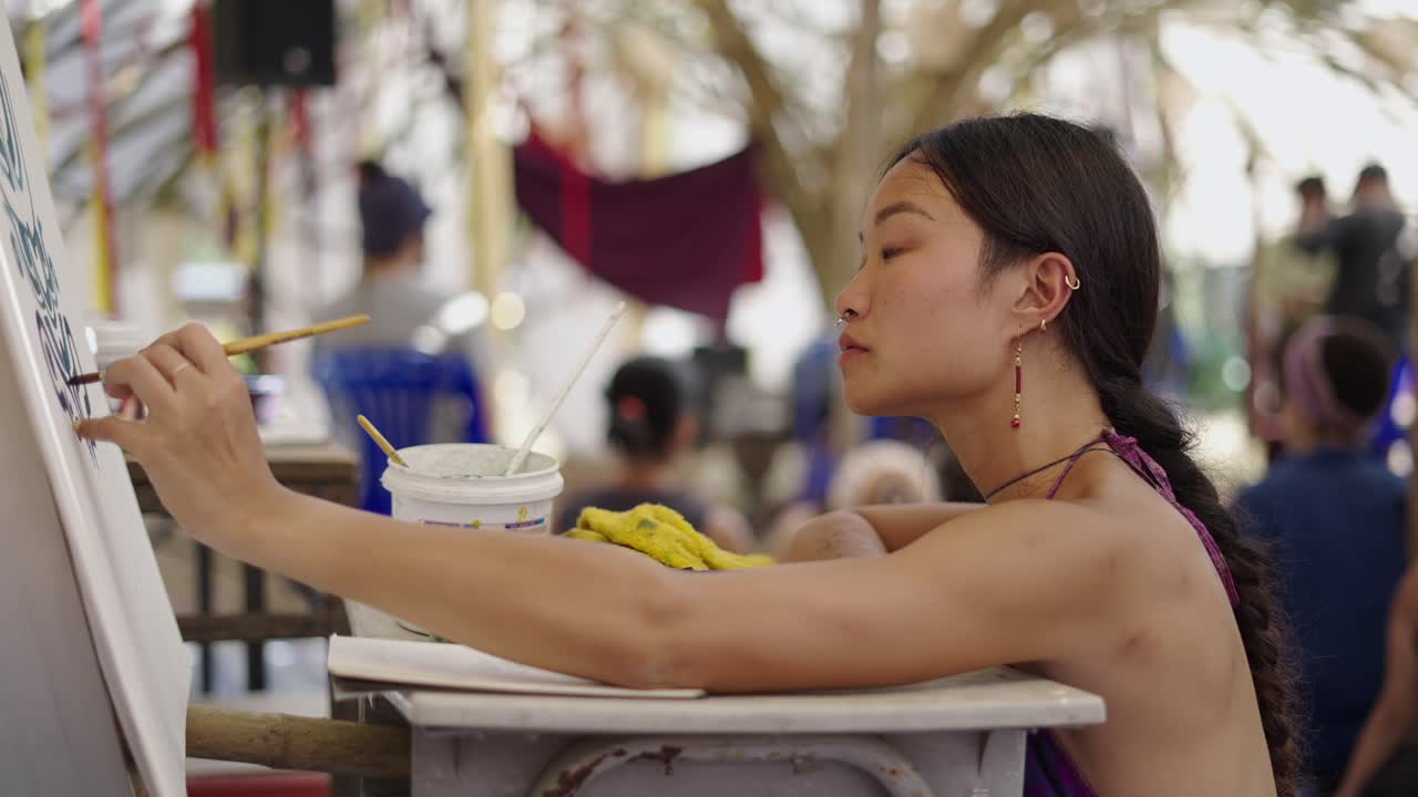 캔버스 에 그려진 여자