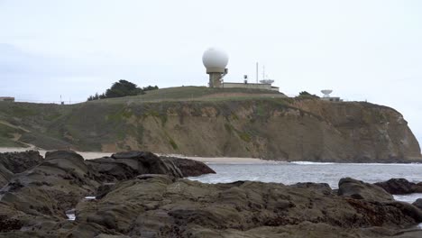 vista panorámica del punto del pilar en half moon bay, california