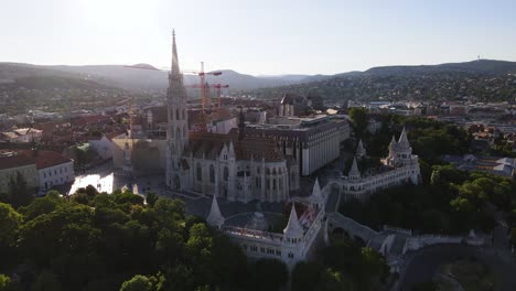 Drone-Volando-Hacia-La-Iglesia-Matthias