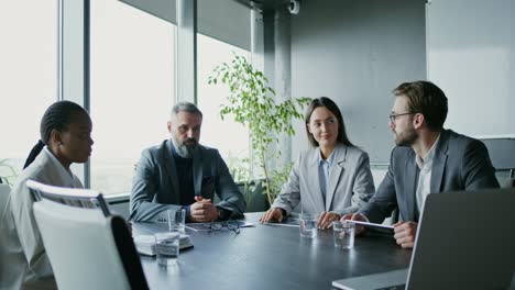 reunión de negocios en una oficina moderna