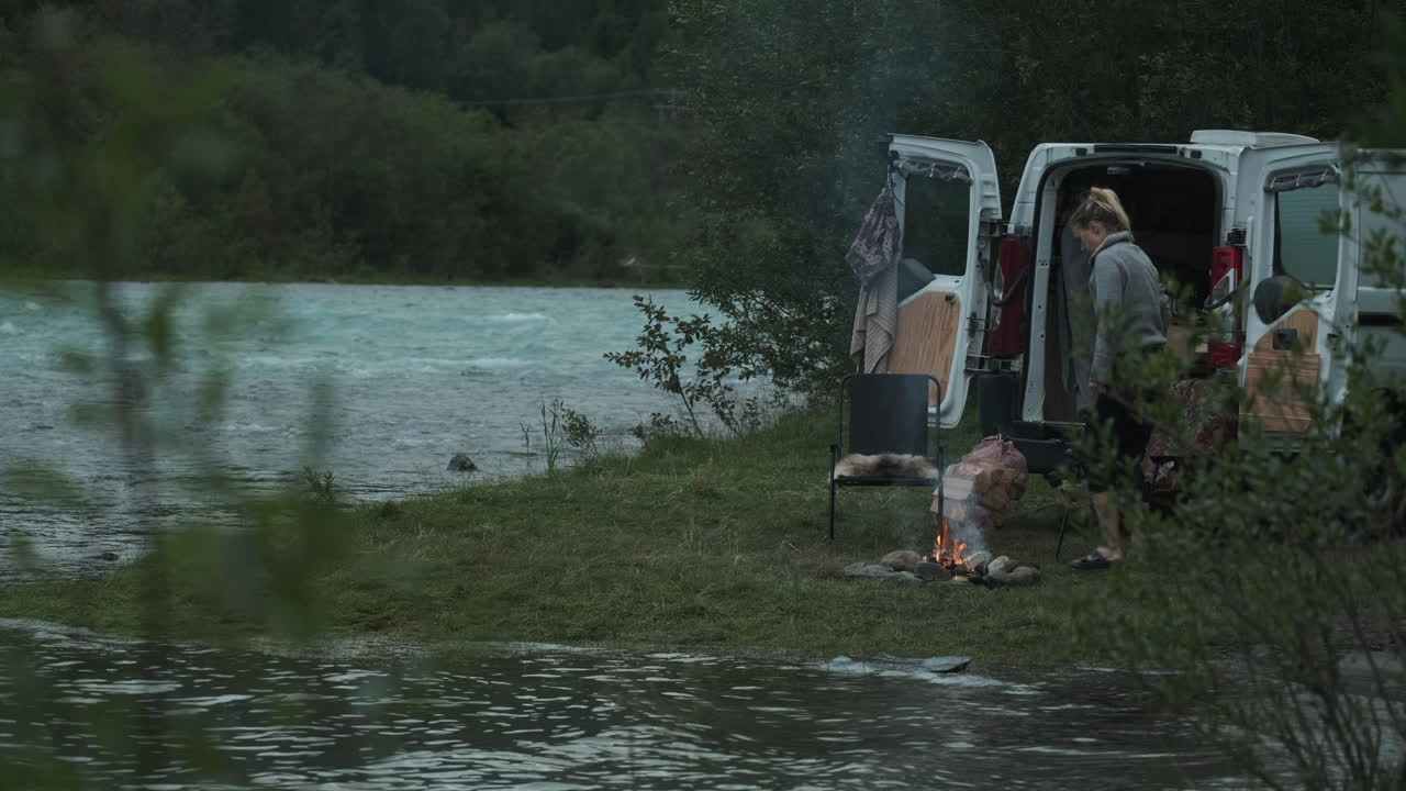 여름 여행 및 밴 라이프 테마