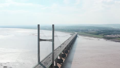 Dron-Dolly-Back-Disparado-Desde-El-Puente-Colgante-Príncipe-De-Gales,-Estuario-Del-Severn