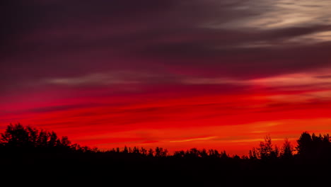 Cielo-Rojo-Con-Nubes-Al-Atardecer