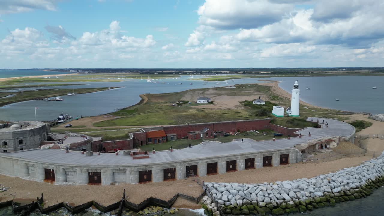 daños causados por la tormenta hurst castle hampshire reino unido drone, aéreo