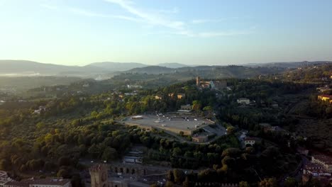 Piazzale-Michelangelo-in-the-south-of-Florence-Italy-offering-a-statue-of-David-and-incredible-vistas-of-the-city-center-and-Arno-river-and-San-Niccolo-Tower,-Aerial-flyover-shot