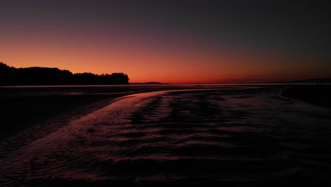 Luftaufnahme-Von-Port-Townsend,-Washington,-Während-Eines-Wunderschönen-Sonnenuntergangs