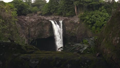 magical waterfall in hawaii