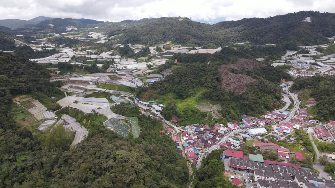 vista general del paisaje del distrito de brinchang dentro del área de cameron highlands de malasia