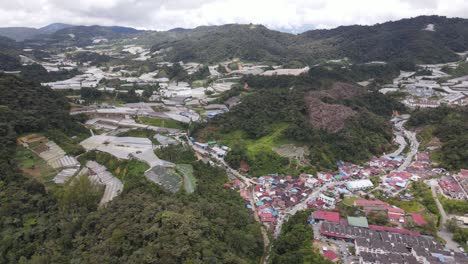 vista general del paisaje del distrito de brinchang dentro del área de cameron highlands de malasia