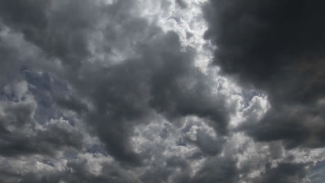 Nubes-De-Tormenta-Se-Escabullen-Por-El-Cielo