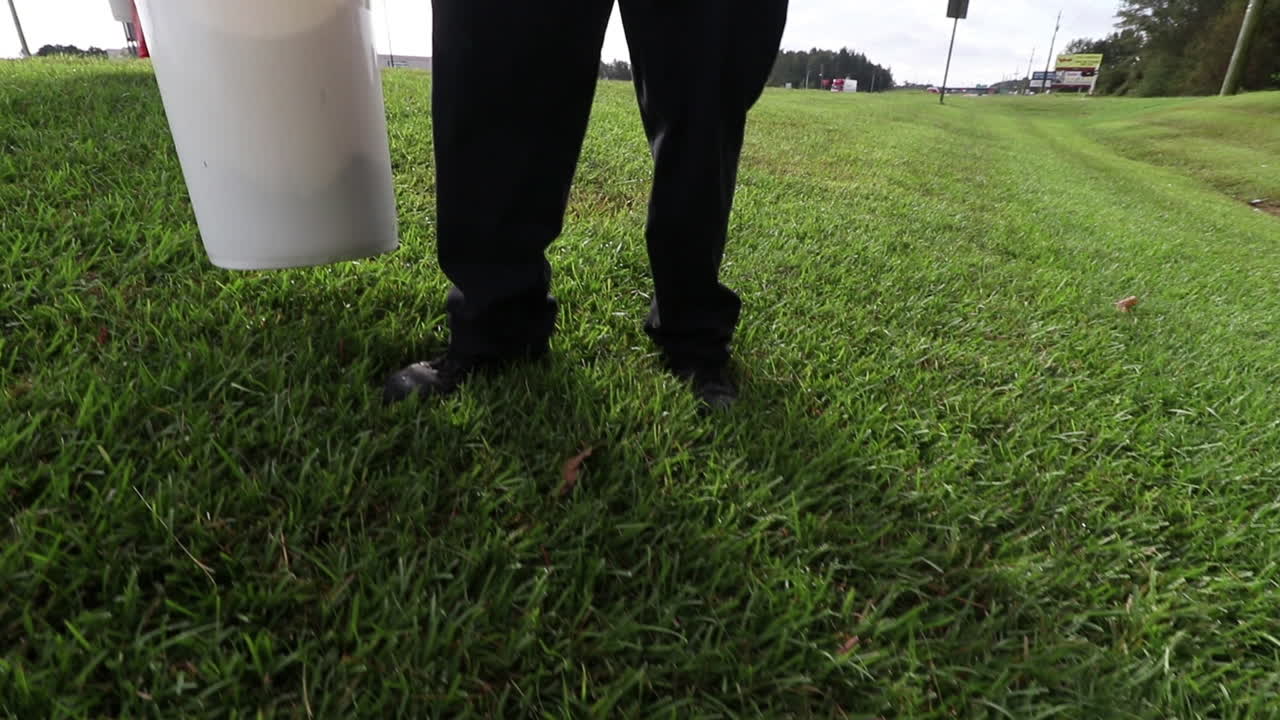 고속도로에서 쓰레기 줍기