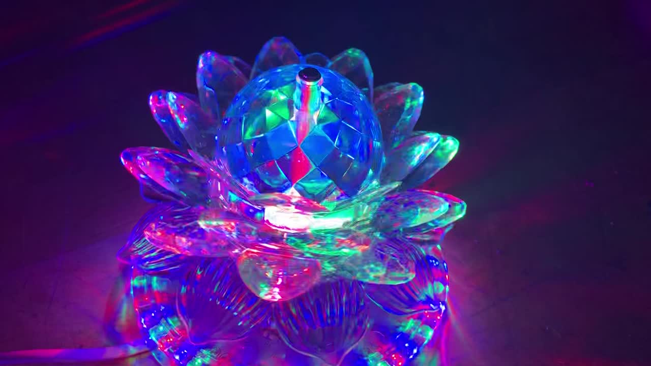 댄스, 결혼식, 휴일 파티, 생일 등과 같은 특별 행사에 사용되는 화려한 파티 조명