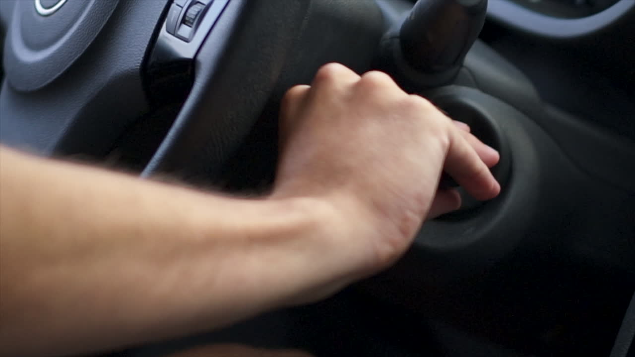 arrancar un coche con la llave del coche