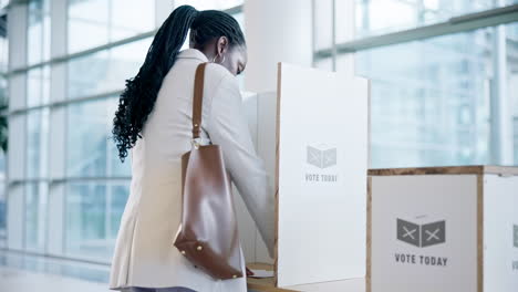 cabina de votación, elecciones y mujer negra