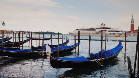 Gondolas-and-Cruise-Ship-in-Venice