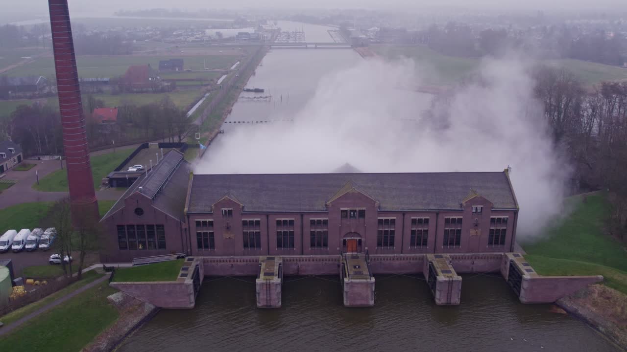 Woudagemaal i Lemmer ved solopgang, UNESCO-sted, dampende og fredfyldt