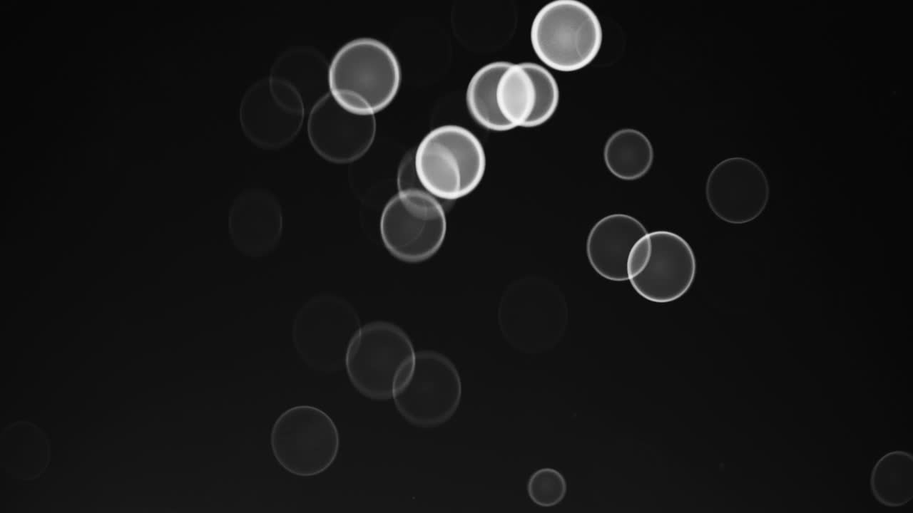 불명확한 검은 바탕에 보케 크리스마스 조명, fhd 비디오 눈