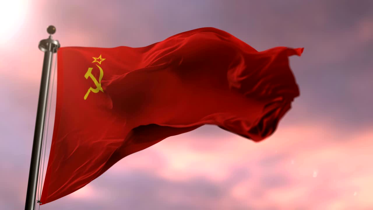 la bandera de la unión soviética agitando el viento al atardecer, bucle
