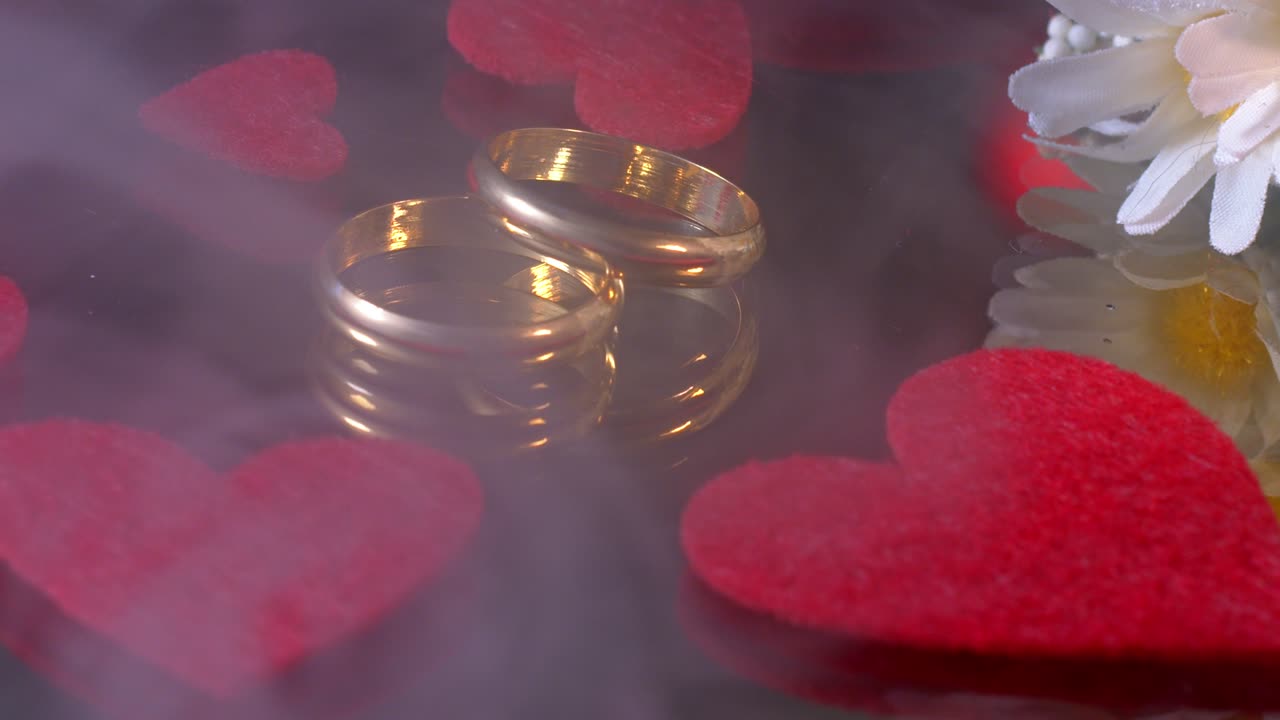 flores humo y anillos de bodas