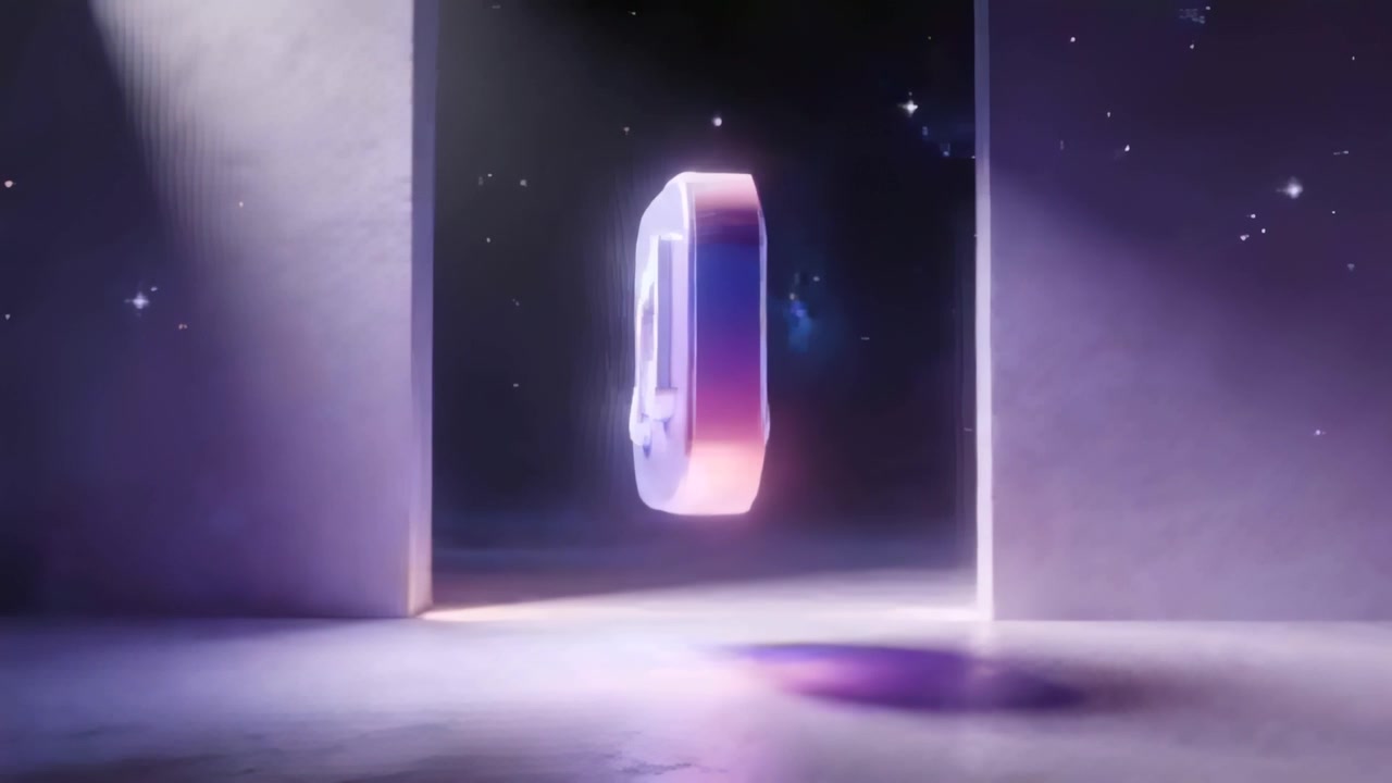 Roterende blankt 3D musikikon reagerer på spotlight-aktivering i en døråbning, med et stjerneklar tomrum bagved.