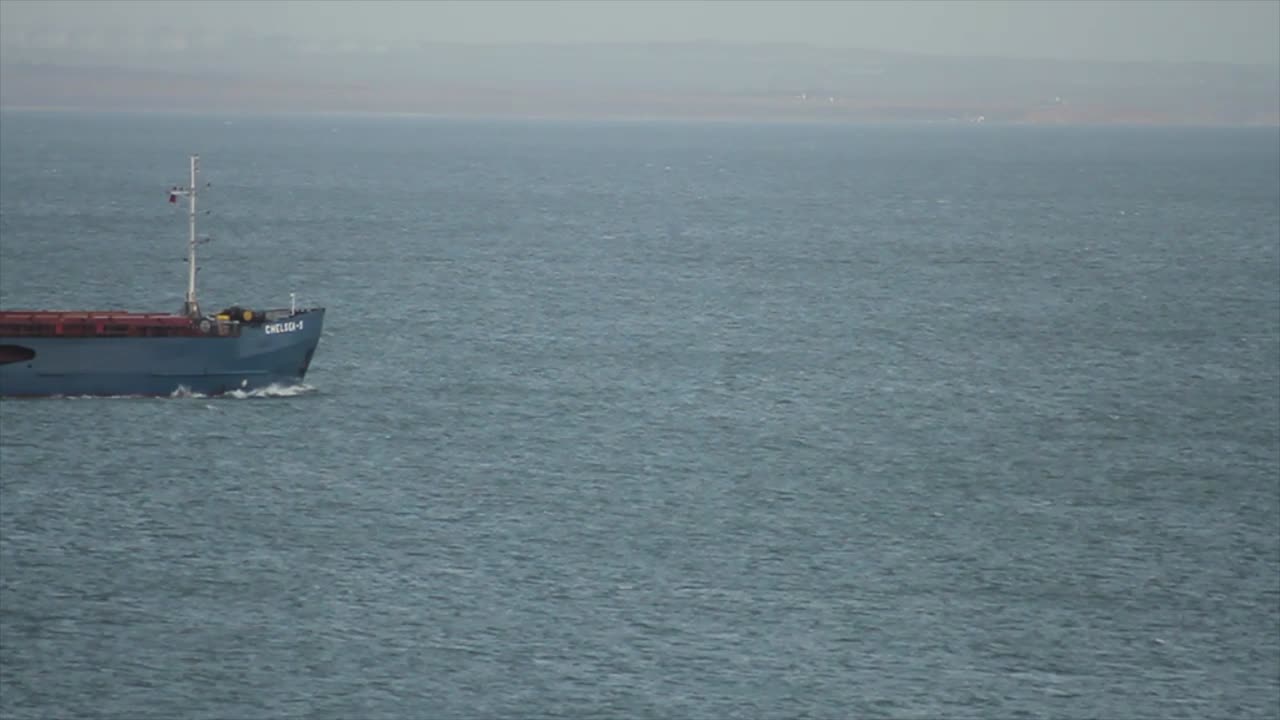 바다에서 화물 선박