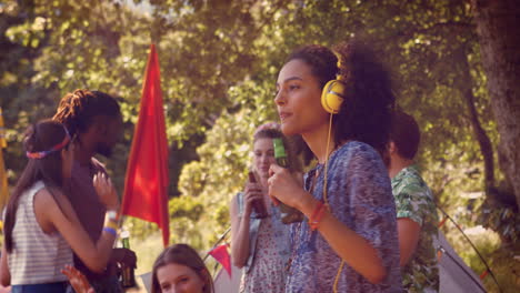 en formato de alta calidad bonito hipster escuchando música