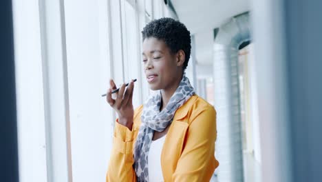 Businesswoman-using-smartphone