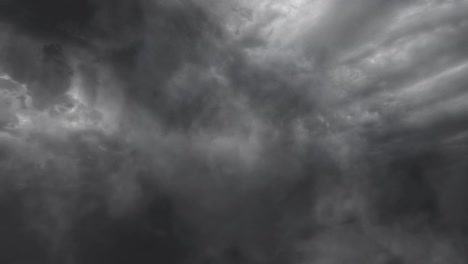 Dunkelgraue-Wolken-Und-Gewitter