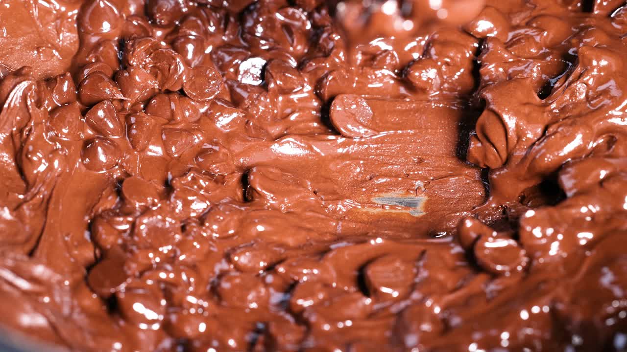 초콜릿 이 녹고 이고 있습니다.