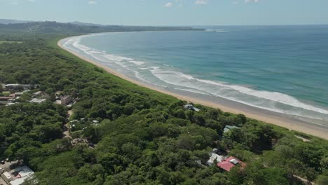 Sinfonía-Oceánica:-Olas-Dinámicas-En-La-Costa