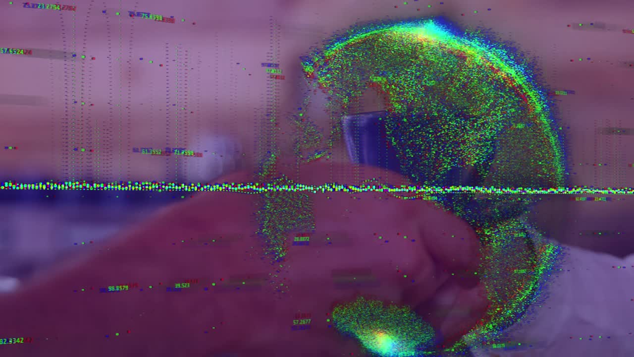 코카시안 여성이 커피를 제공하는 지구상에서 데이터 처리의 애니메이션