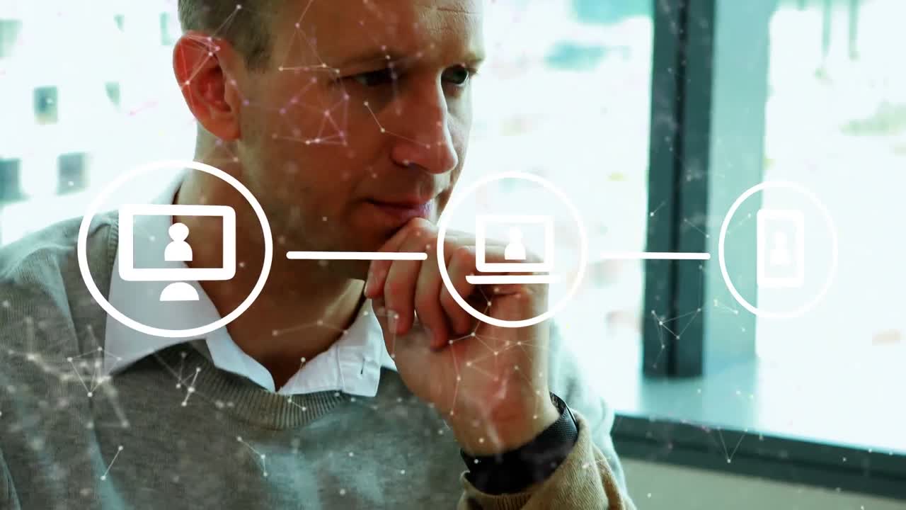 animación de iconos y procesamiento de datos sobre empresario caucásico en la oficina