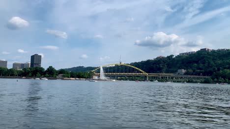 paisaje del río allegheny en pittsburgh, pennsylvania