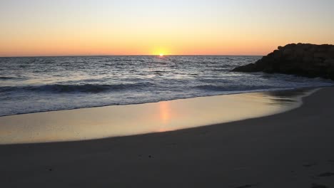 Sun-rising-in-the-distance-over-a-peaceful-and-calm-Australian-coastline