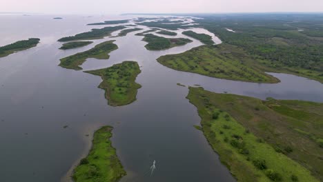 Viele-Inseln-Im-Parana-fluss-Von-Oben---Brasilien