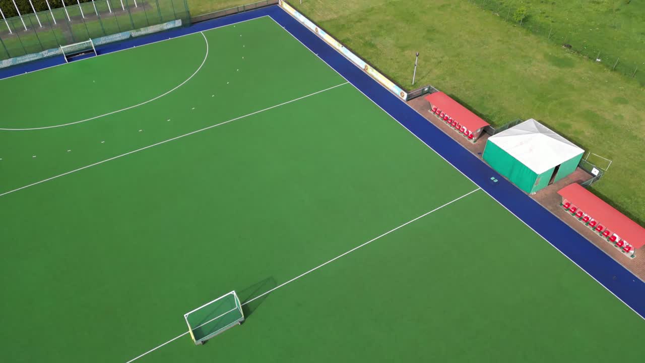 игровое поле в летний день - воздушная стрельба 4k