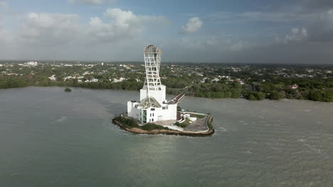 vista rotacional del faro wof en chetumal