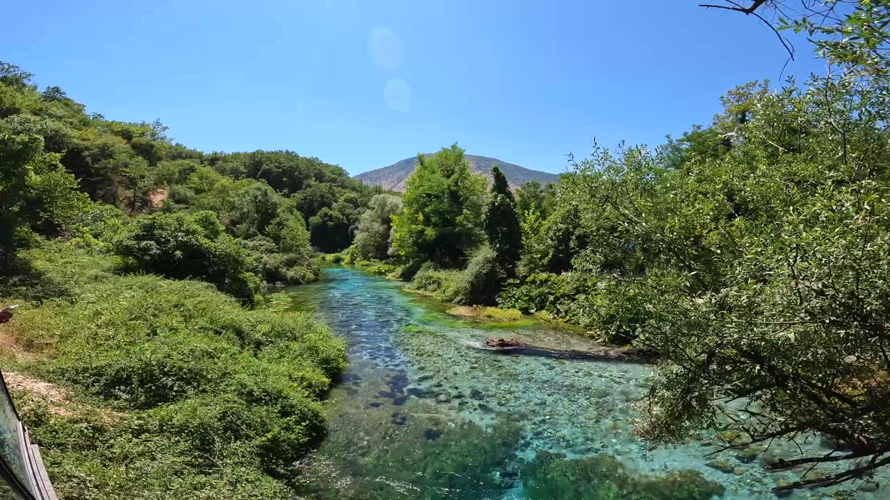 Splendido paesaggio fluviale