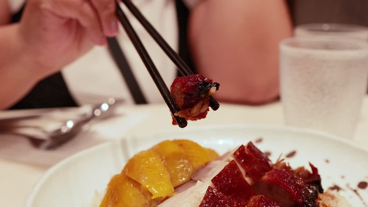 在香港品尝烧腊饭