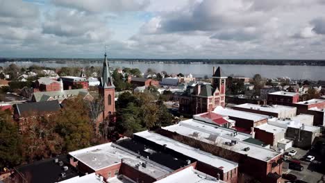 Antena-De-La-Iglesia-Y-El-Ayuntamiento-En-New-Bern-Nc,-Carolina-Del-Norte