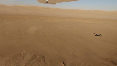 carreras a lo largo de la línea de flotación de namibia