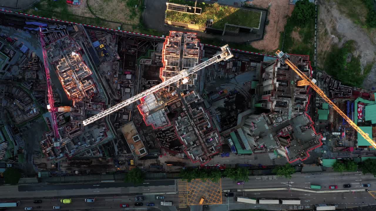 imágenes abstractas de drones aéreos de tejados y calles en el área densamente poblada de kowloon en hong kong, una de las ciudades modernas más emblemáticas de asia