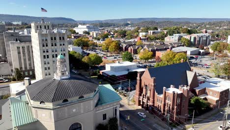 Luftorbit-Skyline-Von-Chattanooga,-Tennessee