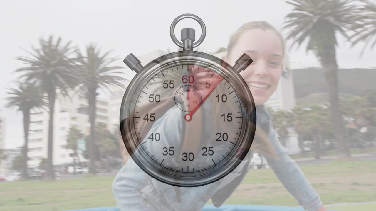 Ragazza che sale su una giostra in un parco e la fa girare mentre una sovrapposizione di cronometro monitora la salute
